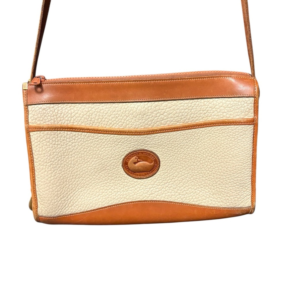 Vintage Dooney & Bourke 90s Tan and Cream Leather Shoulder Bag. Classic crossbag